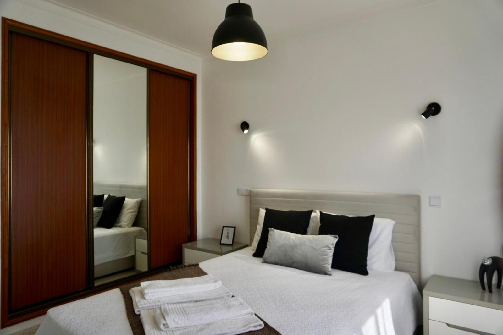 Cozy Alvor Retreat - Sunset Balcony, Wi-Fi & Ac Lägenhet Exteriör bild