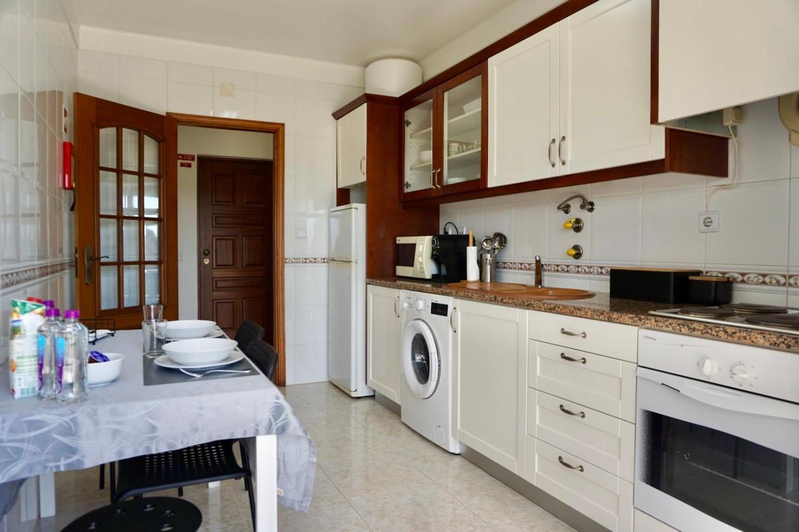 Cozy Alvor Retreat - Sunset Balcony, Wi-Fi & Ac Lägenhet Exteriör bild