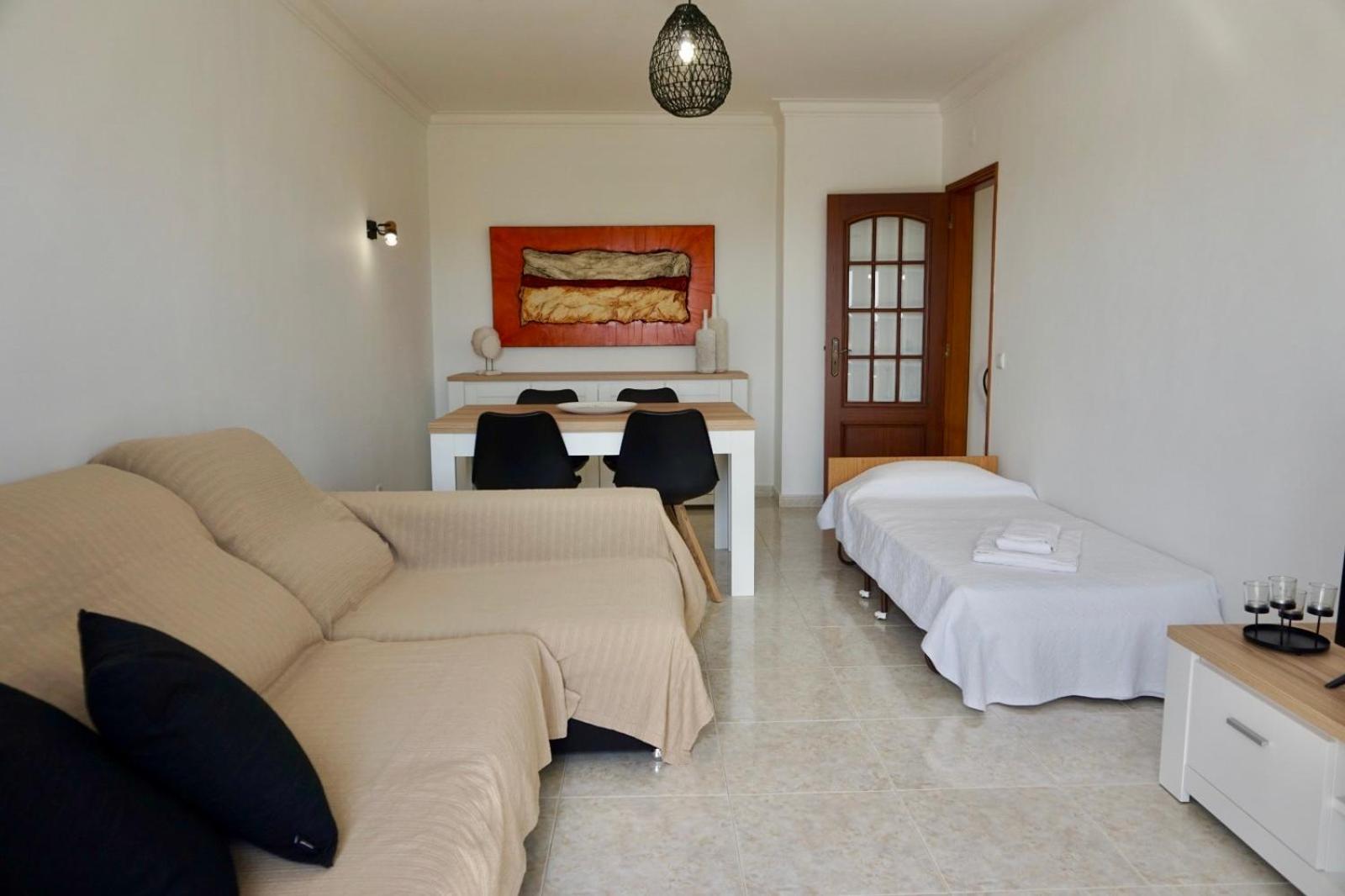 Cozy Alvor Retreat - Sunset Balcony, Wi-Fi & Ac Lägenhet Exteriör bild