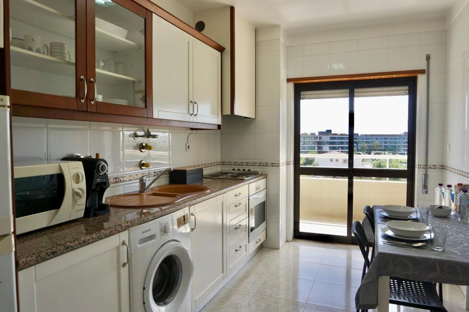 Cozy Alvor Retreat - Sunset Balcony, Wi-Fi & Ac Lägenhet Exteriör bild