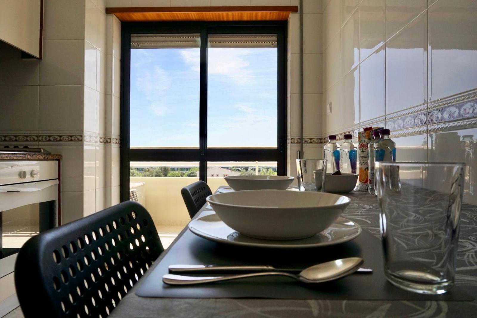 Cozy Alvor Retreat - Sunset Balcony, Wi-Fi & Ac Lägenhet Exteriör bild